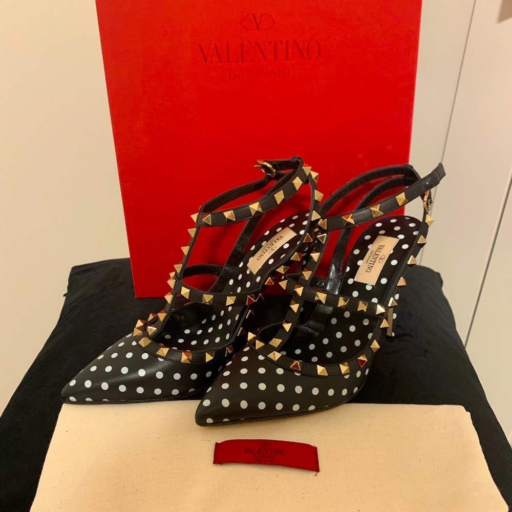 Authentic brand new Valentino rock stud pumps